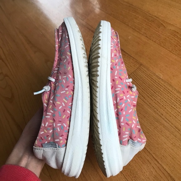Hey Dude Wendy colorful sneakers shoes youth Y2-L3 pink sprinkles girls size 2 - Picture 2 of 11